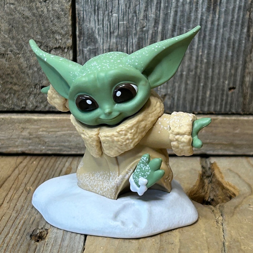 Star Wars The Mandalorian Grogu Snowy Base Figure Hasbro F5860 Bounty Collection